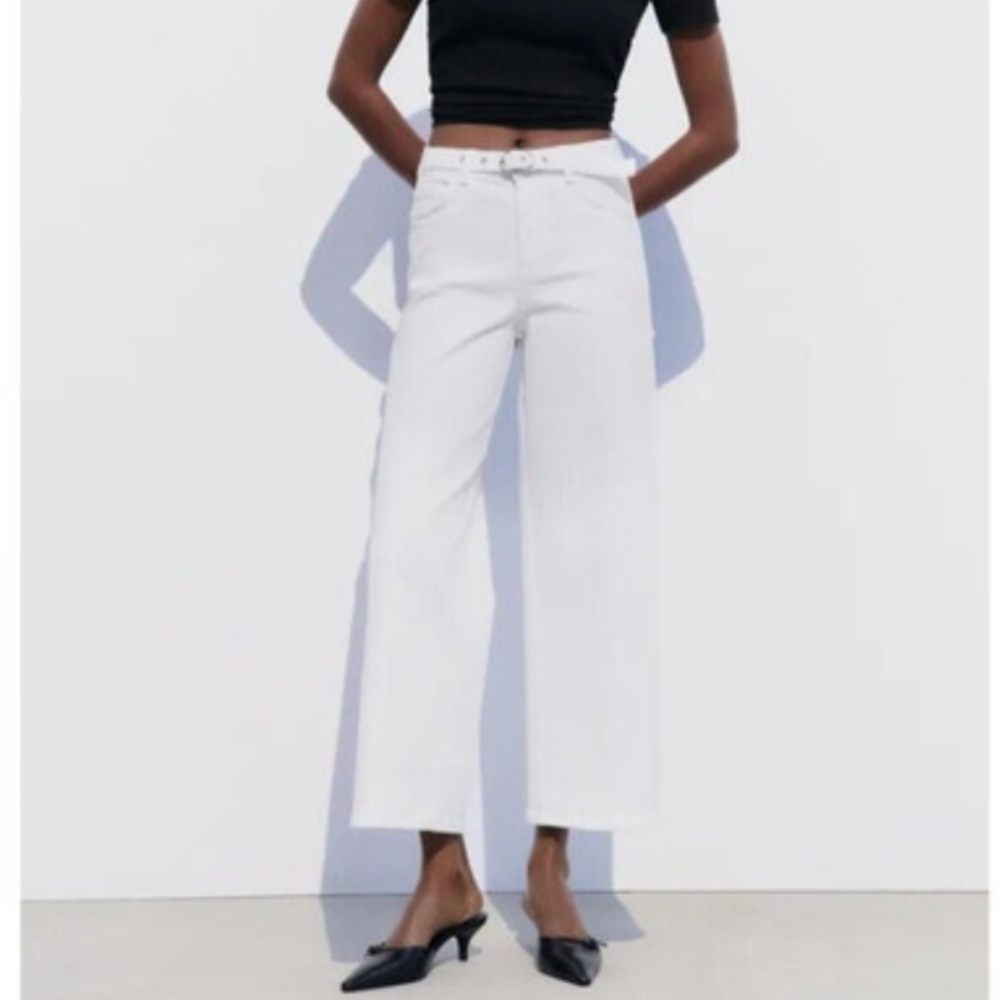 🆕️ Zara Highwaisted Belted Jeans